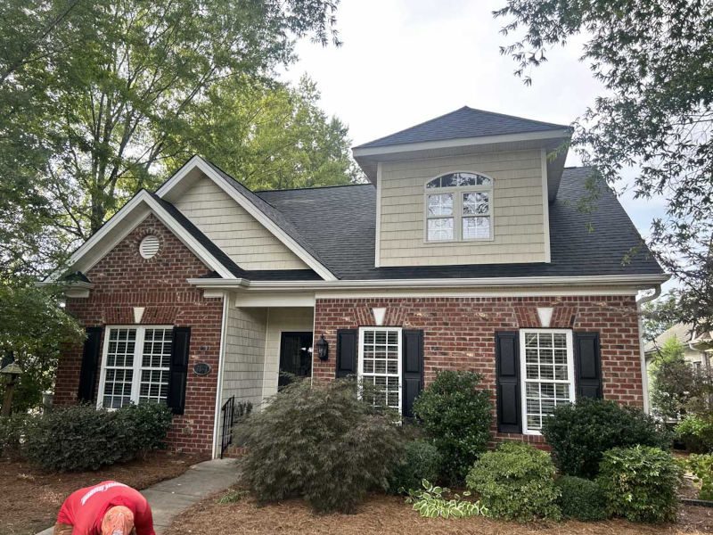 Roofer in Mooresville, North Carolina